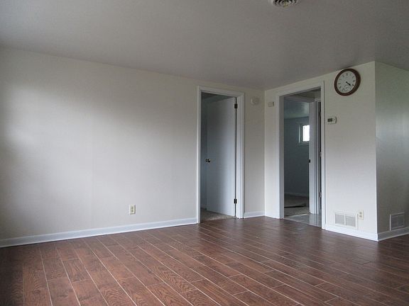 5th image of 216 W South St