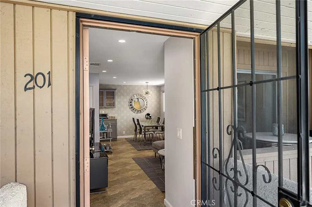 1 bed, 589 sqft, $2,350 — Photo 3