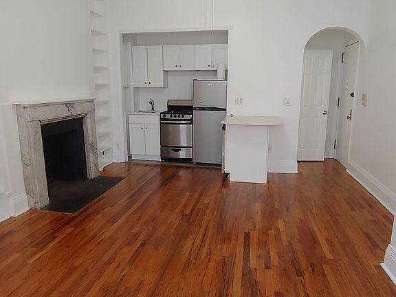 5th image of 120 Waverly Pl #3