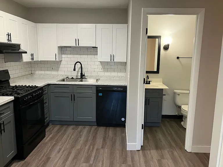 Candlelite Apartments — Photo 135