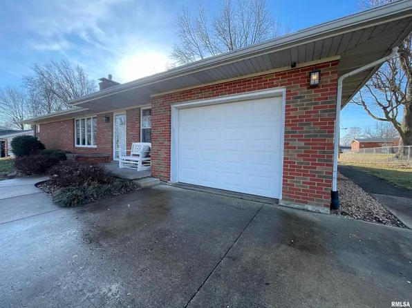 428 E Kirkland Dr, Nashville, IL 62263