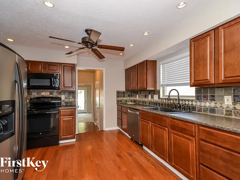 5456 Shady Meadows Dr — Photo 5
