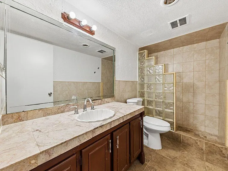 4156 Inverrary Dr — Photo 9