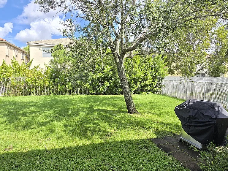 9138 Dupont Pl — Photo 15