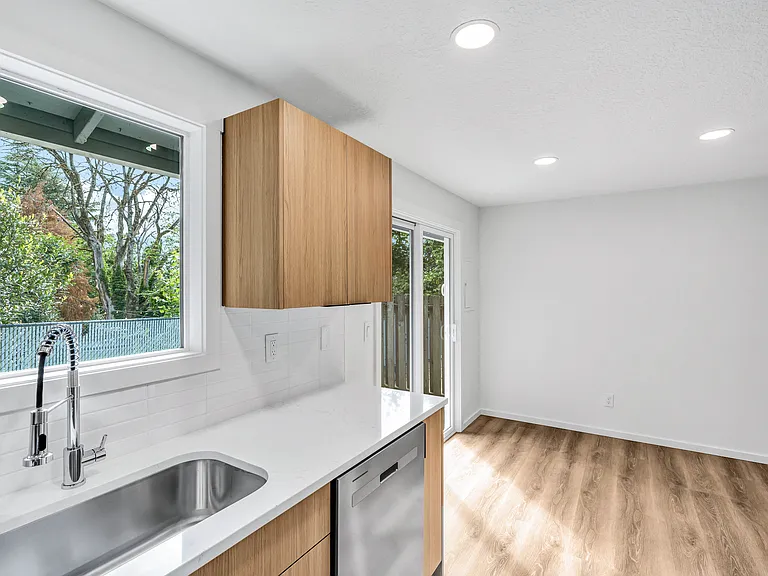5210-5232 SE Rinearson Rd — Photo 10