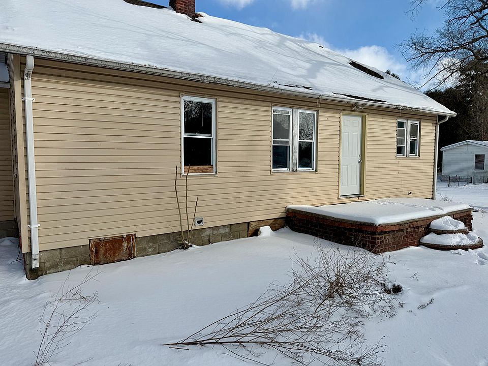 2nd image of 211 W Main St