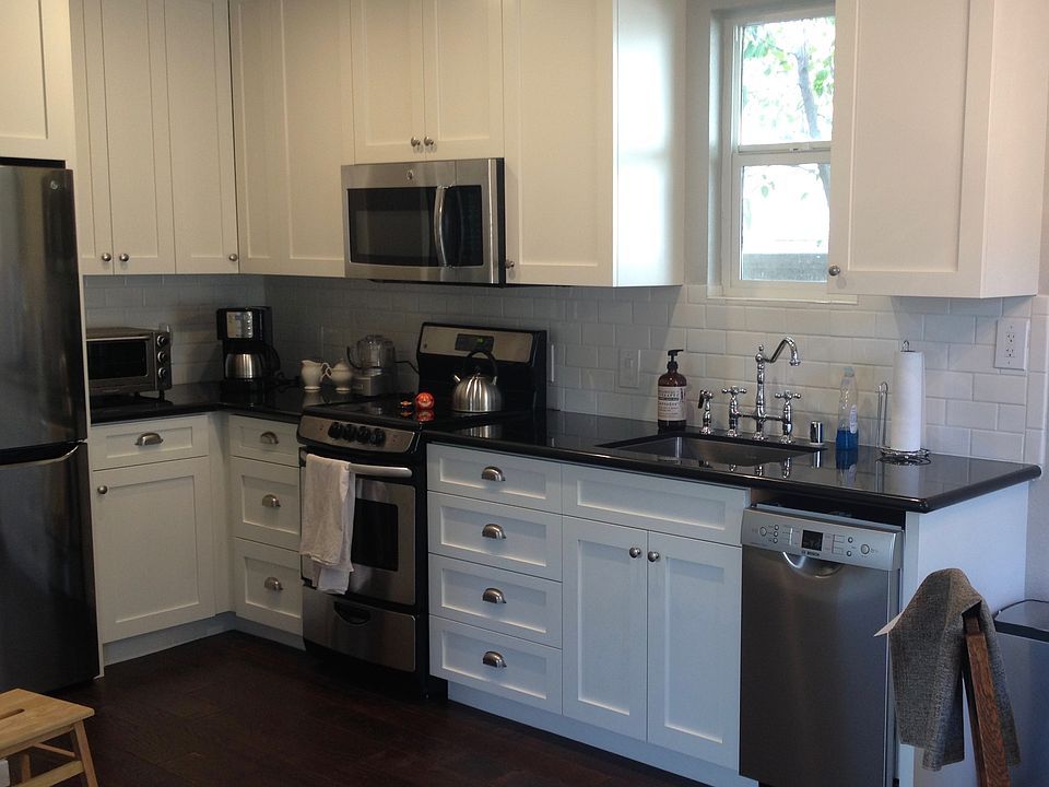2nd image of 1311 Warren St