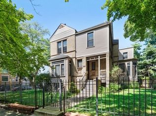 1054 W Oakdale Ave, Chicago, IL 60657