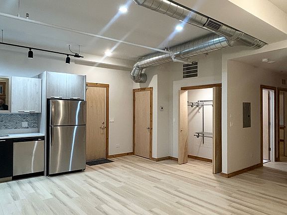 3rd image of 4600 S Ellis Ave #101