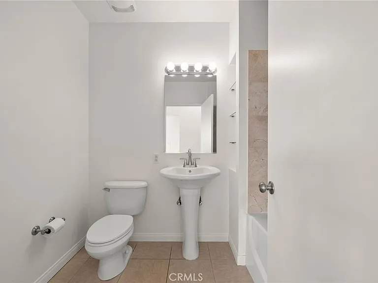 488 E Ocean Blvd #717 — Photo 23