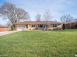 605 S High St, Washington, IL 61571