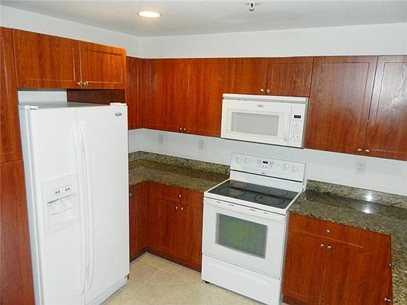 5th image of 8933 NW 107th Ct Unit 101