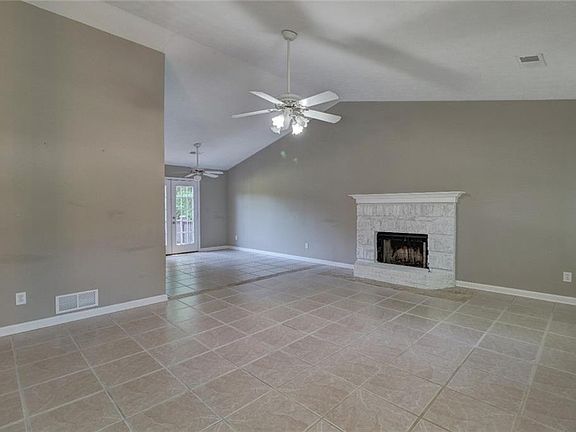 4th image of 690 Hill Meadow Dr