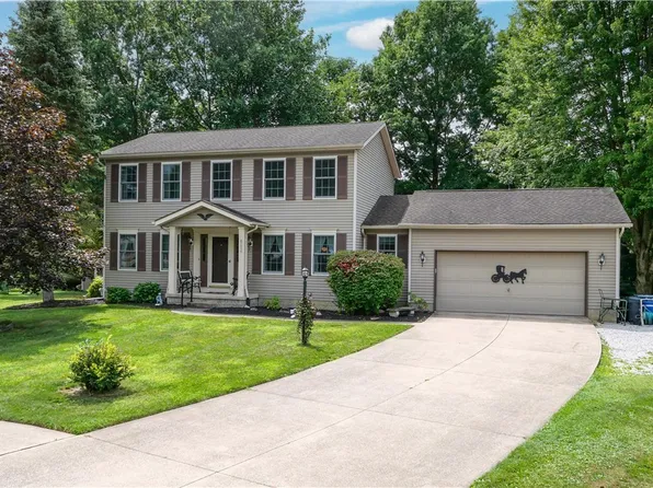 8226 Clover Ln, Garrettsville, OH 44231