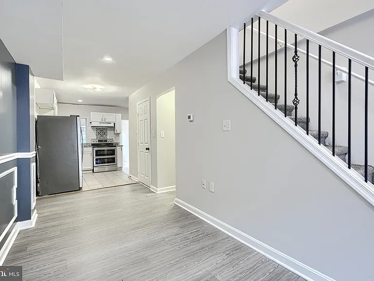 1127 Sargeant St — Photo 9