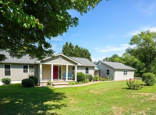 8132 Hillcrest Dr, Manassas, VA 20111
