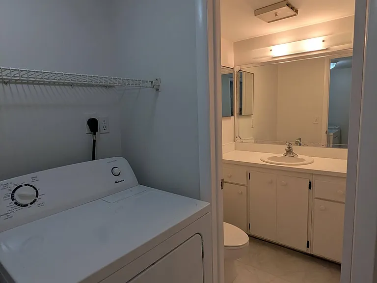 2191 White Pine Cir #D — Photo 11
