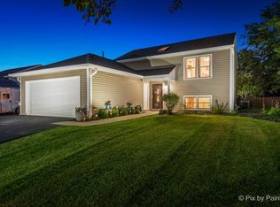 830 Dartmouth Dr, Island Lake, IL 60042