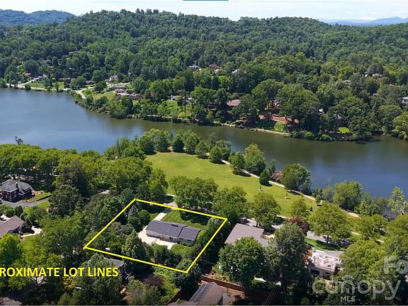 3rd image of 1329 Merrimon Ave