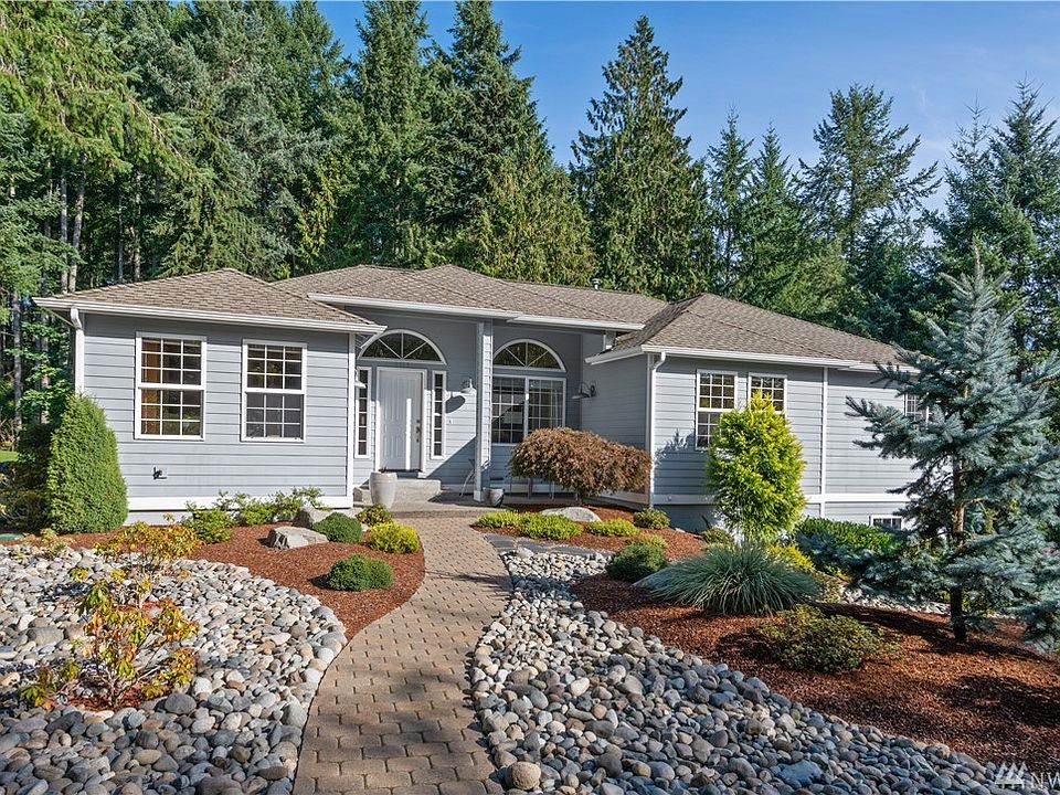 Welcome home to this immaculately maintained residence in Forest Ridge!