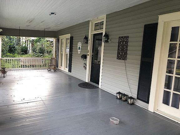 3rd image of 627 E Broughton St