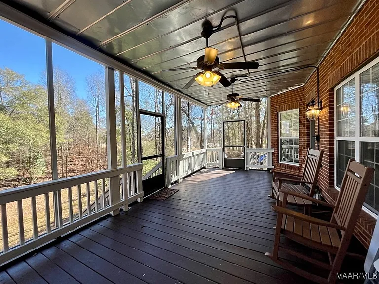 704 Emerald Dr — Photo 55