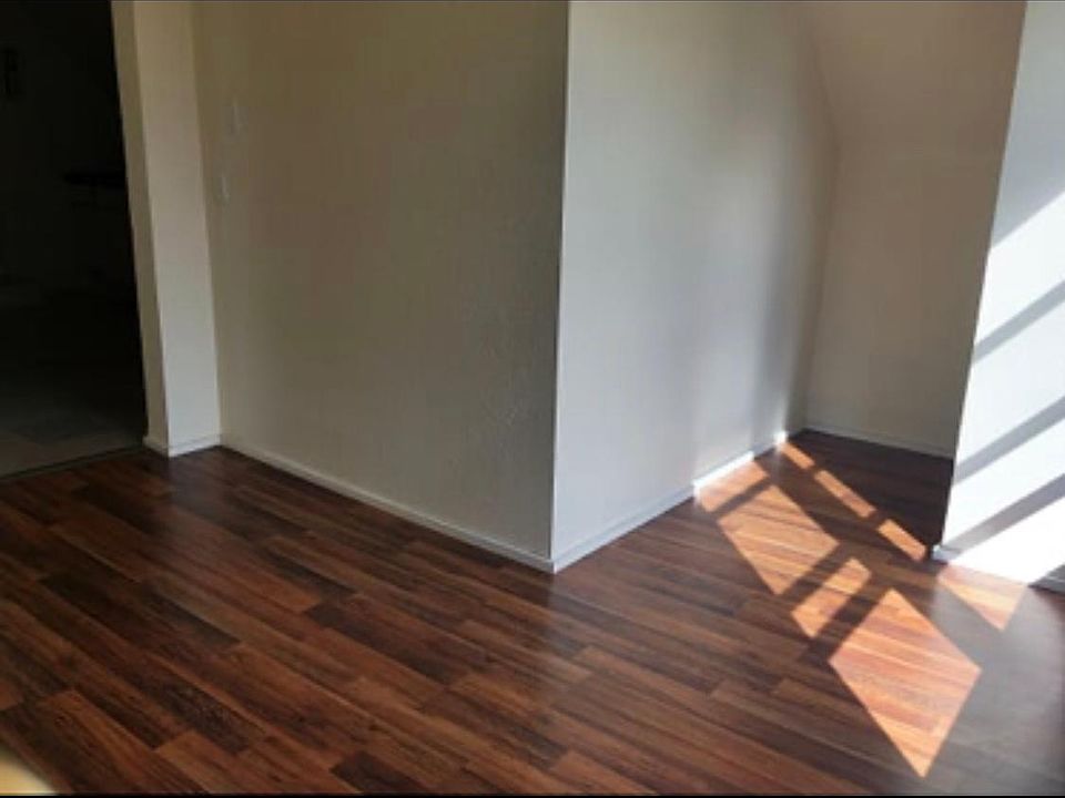 1st image of 3220 Lombard Ave #C
