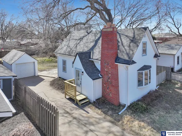 7041 Cuming St, Lincoln, NE 68507