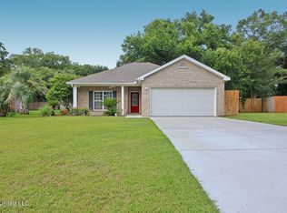 8113 Rue Hollifield, Ocean Springs, MS 39564