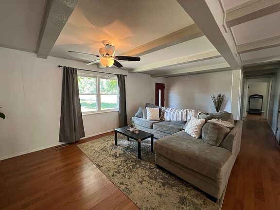 3rd image of 12 Wildwood Ln
