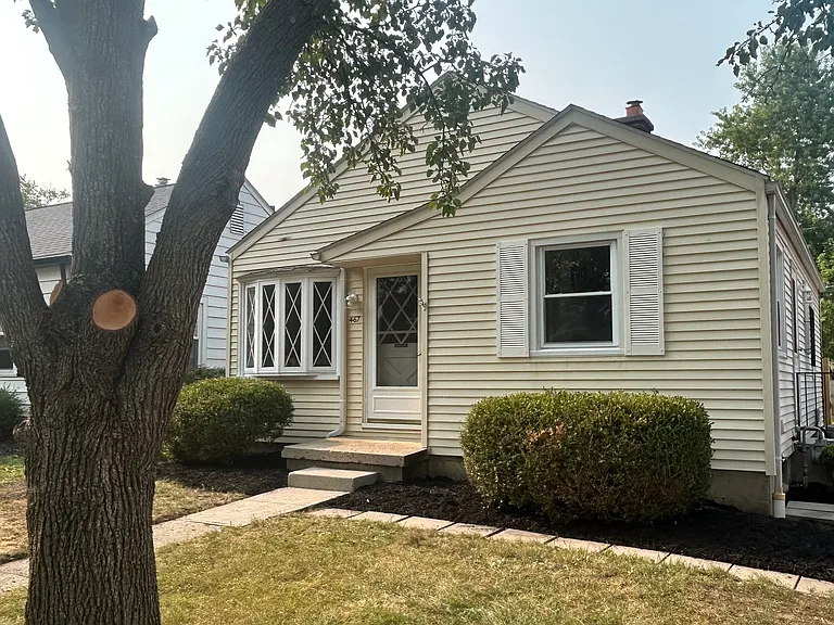 467 E Jeffrey Pl — Photo 2