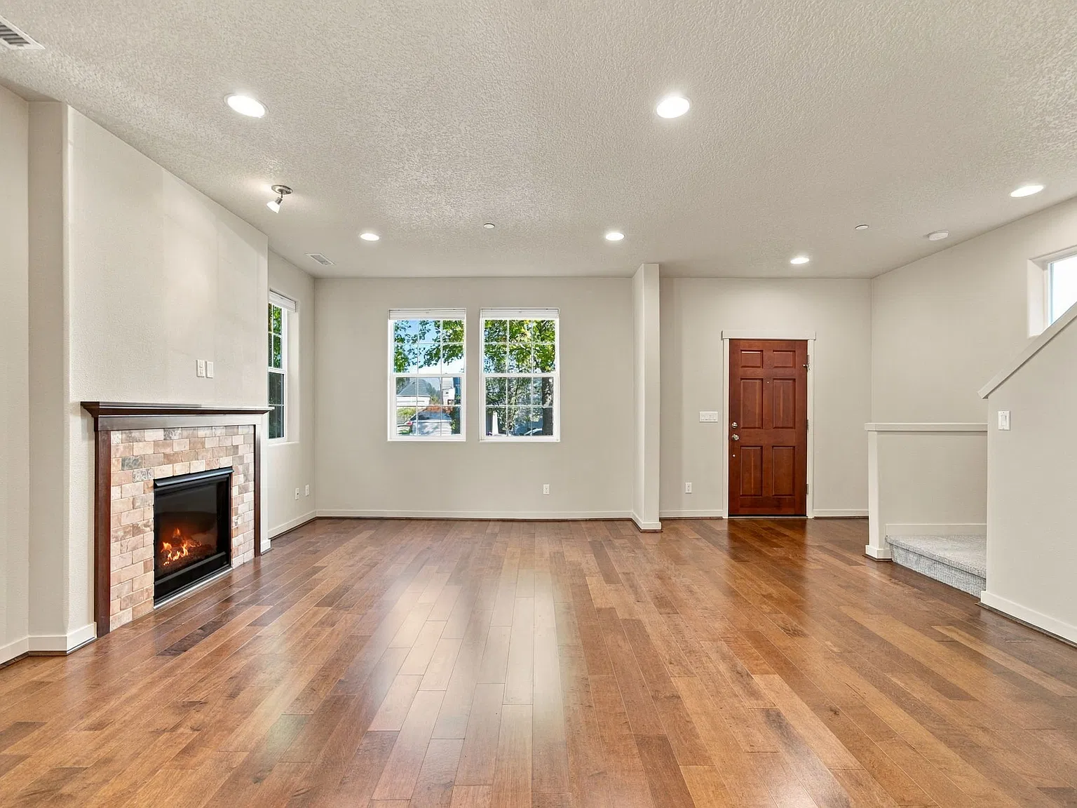 3 bed, 2.5 bath, 1684 sqft, $2,895 — Photo 4
