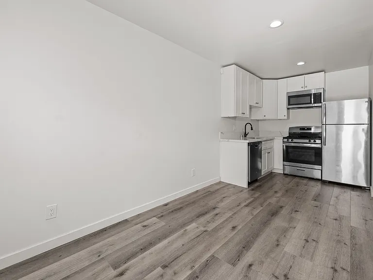 4924 64th St — Photo 2