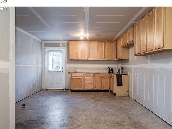3rd image of 21837 NE Larkspur Ln