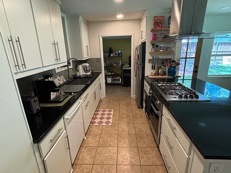 6727 Hialeah Dr — Photo 8