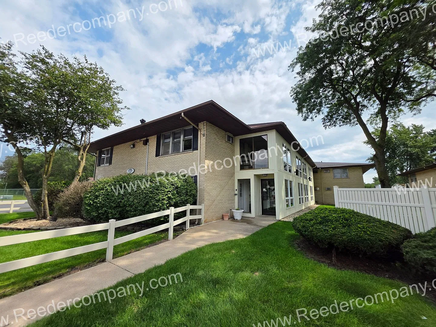 8801 Schneider Ave — Photo 1