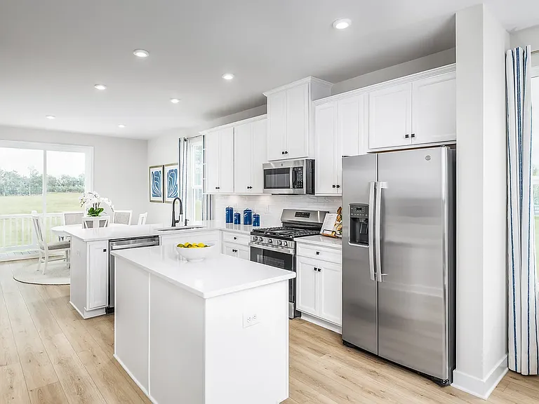 837 Lennox St — Photo 17