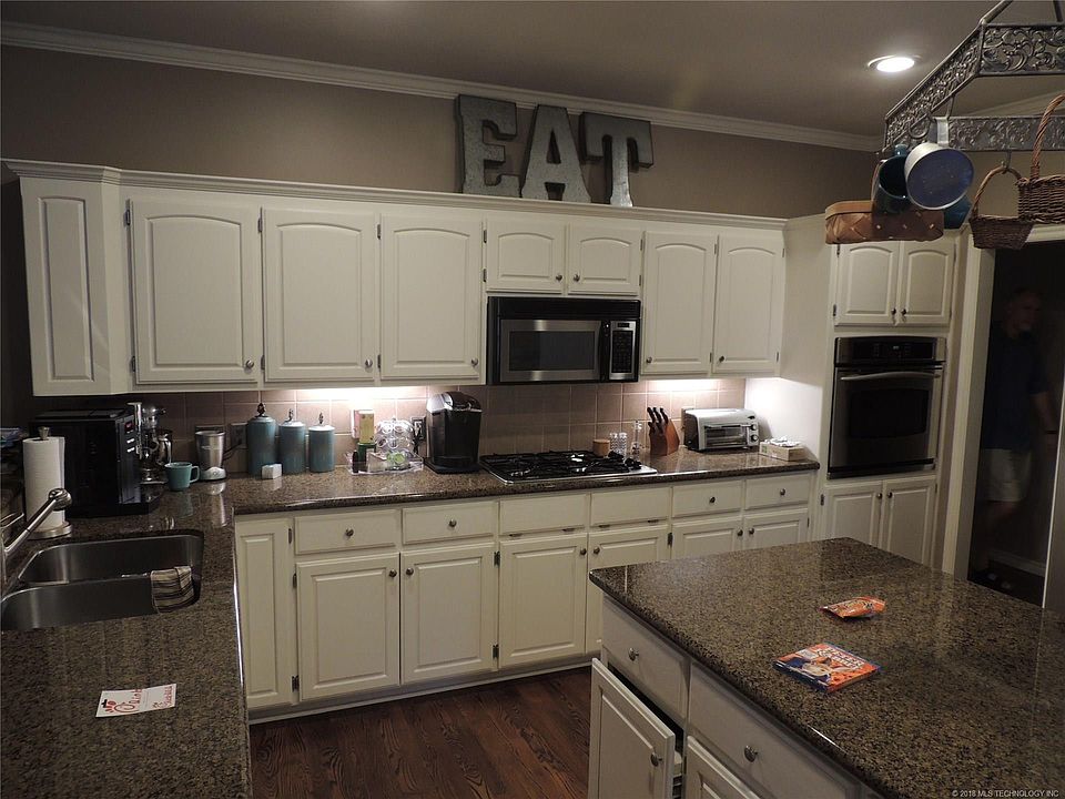 2nd image of 5815 E 101st Pl