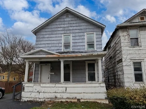 616 7th St, Niagara Falls, NY 14301