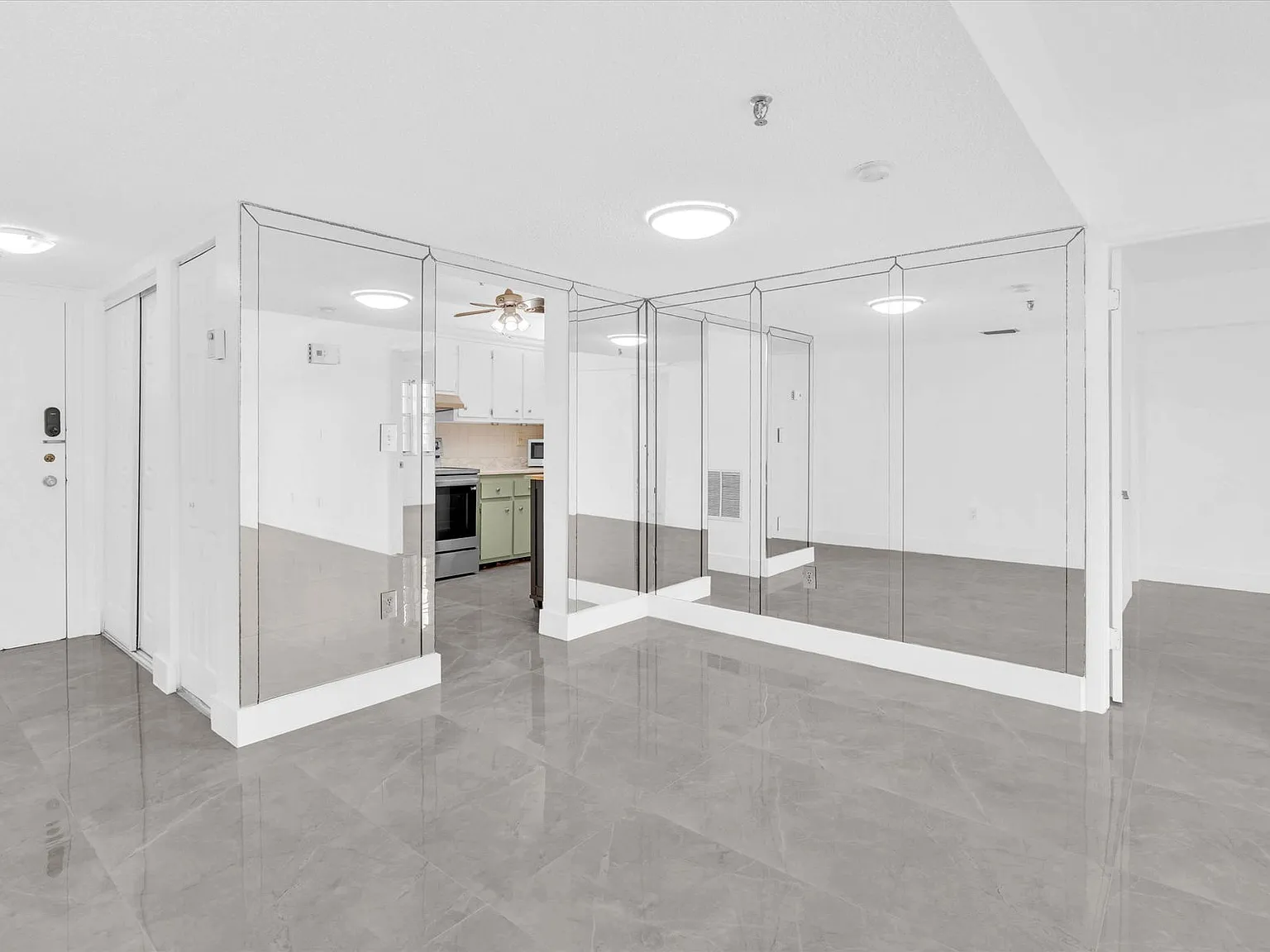 2 bed, 2.0 bath, 970 sqft, $3,000 — Photo 3