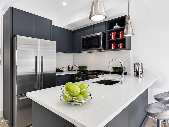 3rd image of 149 Clifton Pl Unit Penthouse