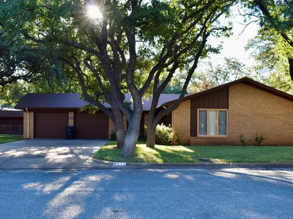 2111 Stanton St, Brady, TX 76825