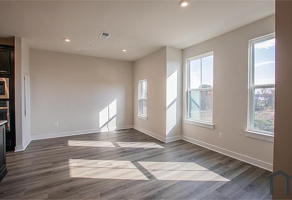 4th image of 10010 American Pharoah Ln Unit B