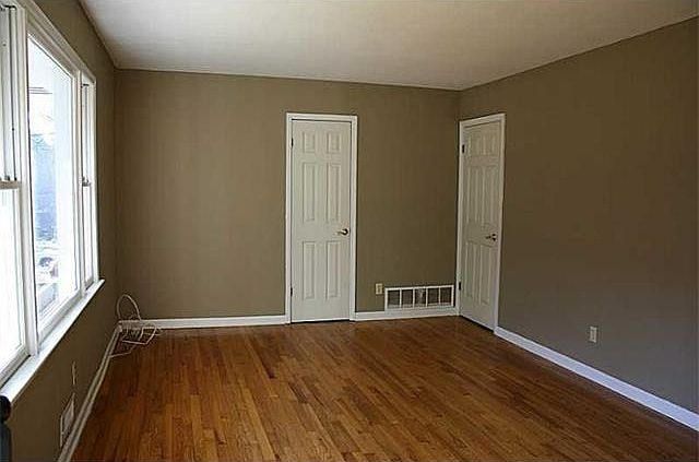 1st image of 2050 Meadowbrook Ln SE