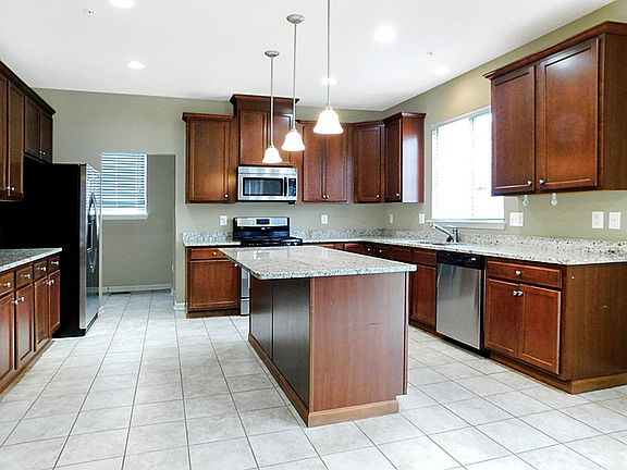 3rd image of 23410 Larkspur St