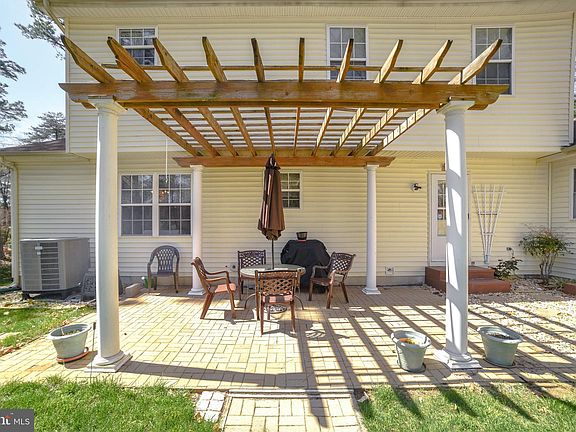 5th image of 150 Brooks Cove Dr