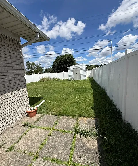 8609 Potomac Ave — Photo 3
