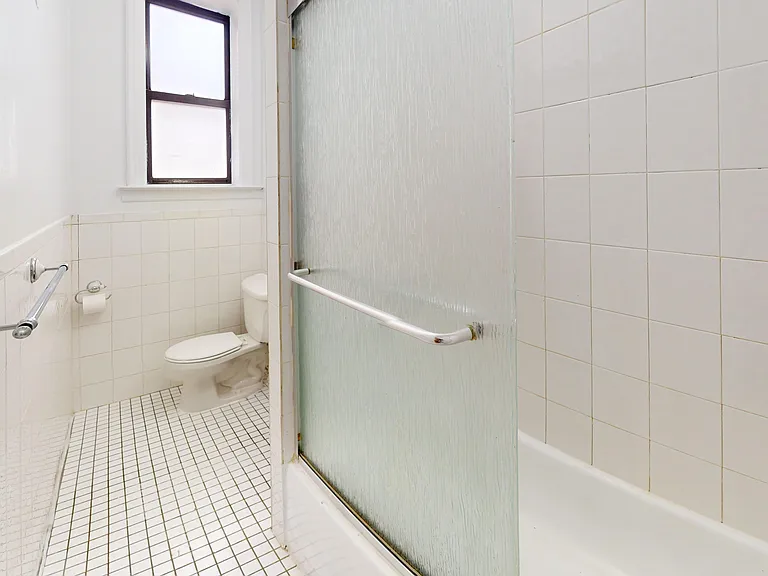 245 W 51st St #68 — Photo 12