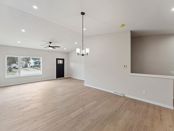 5th image of 232 S Dewey Ave