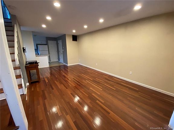 4th image of 109 Mill Pond Dr Unit 109